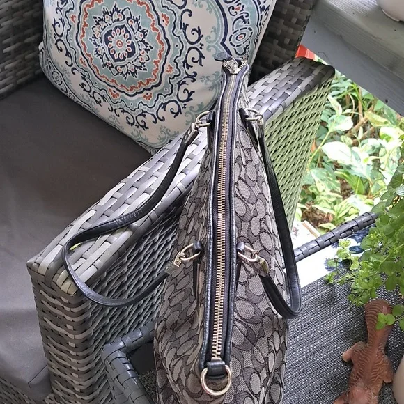 Coach F36220 Kelsey Black Leather Trim w Gray "C" Signature Shoulder - Picture 4 of 12